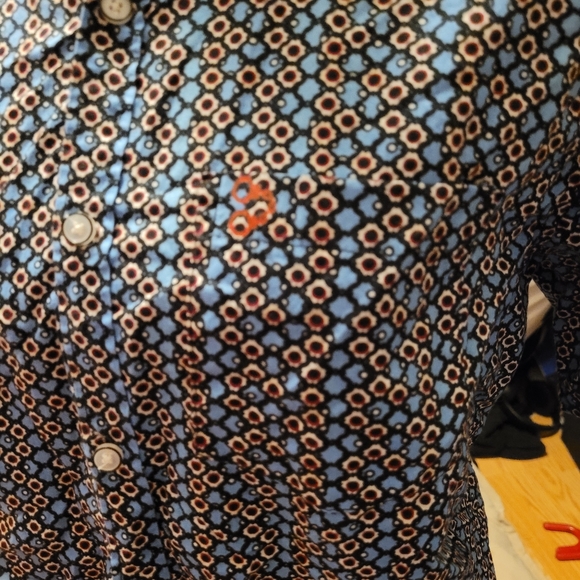 Original design men's button up size medium - Picture 2 of 4